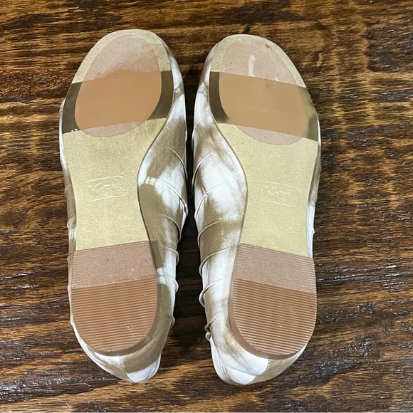 Korks Tan and White tie dyed ballet flats - Picture 6 of 10